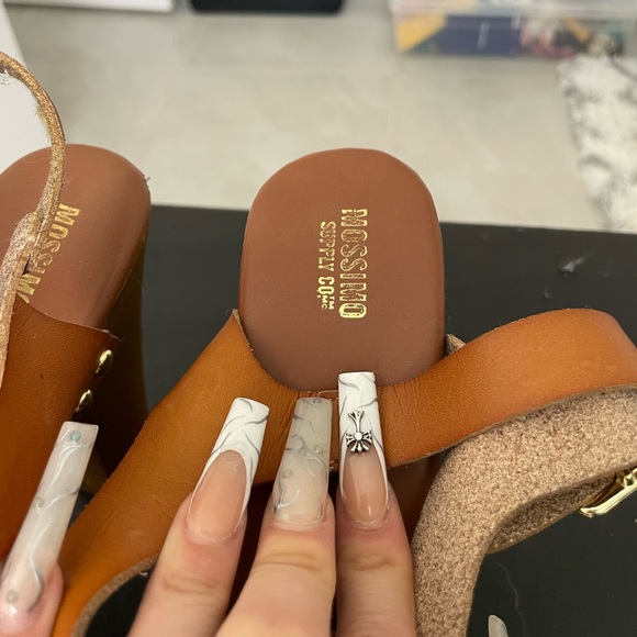 Platforms - Picture 3 of 4